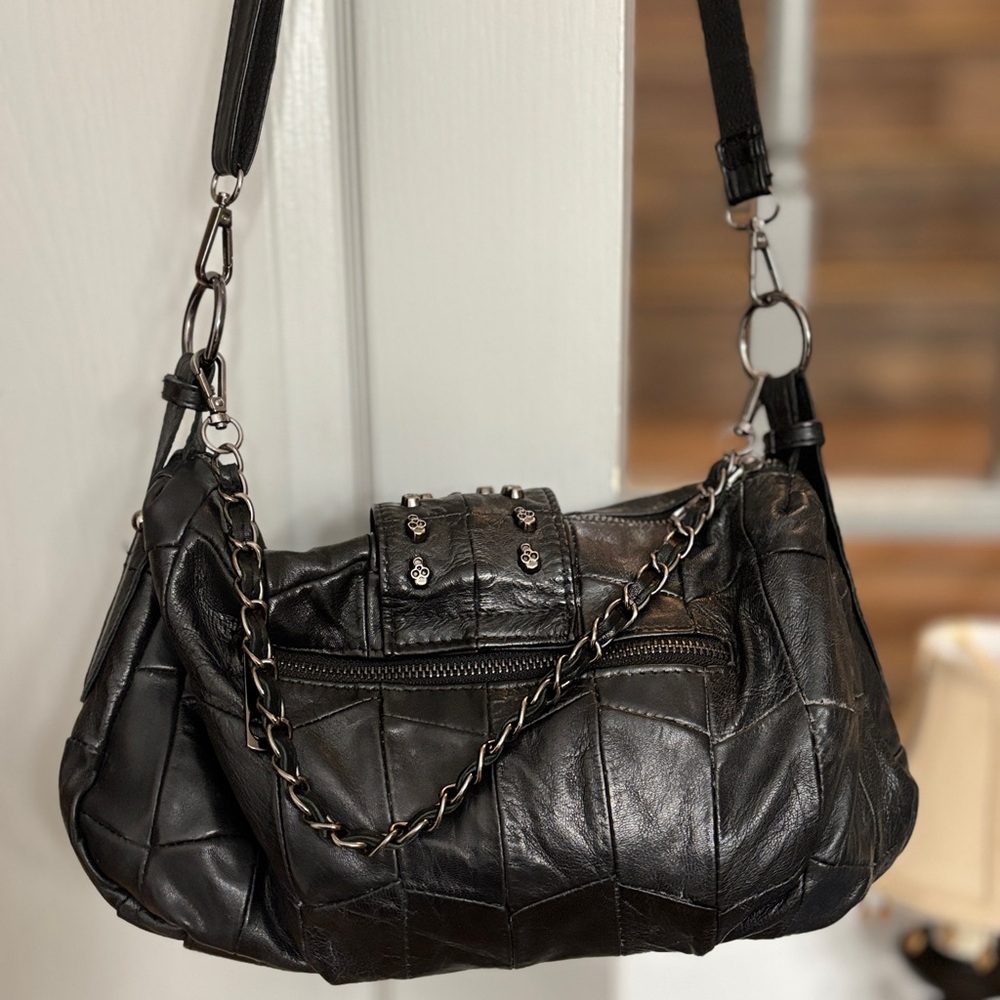 Gothic Black Leather Crossbody Bag with Skull Embellishments - Picture 5 of 8
